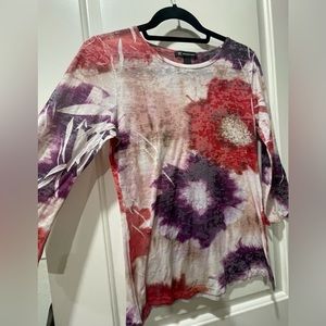 Super Cute Top - Mid Length Sleeve w/Bright Flower Design. Inc. By Macy’s 🌺